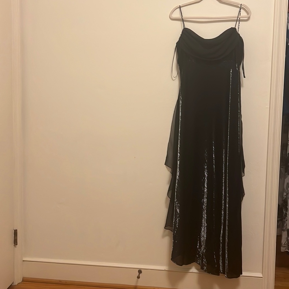 Formal dress great for prom or black tie